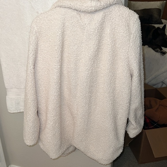 Oversized button up Sherpa jacket size medium - Picture 3 of 3